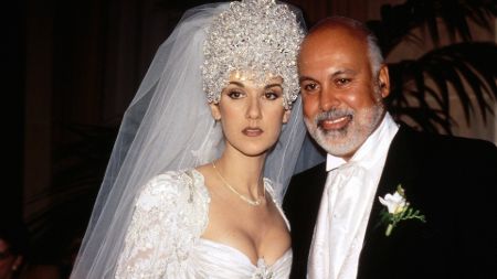 Celine Deon  poses a picture with her husband Rene Angelil.